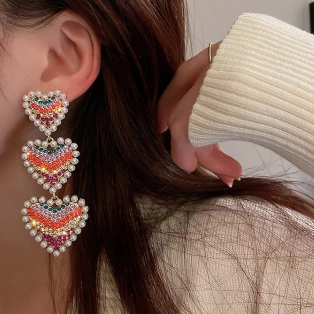 🌟 Big Heart Earrings - Picture 3 of 5